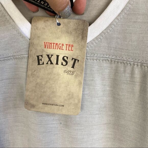 Juniors v neck tee  - Picture 7 of 7